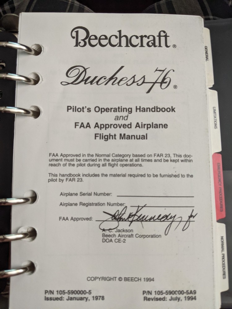 Raytheon beech hawker Pilot Operating Manual 1994 Duchess 76