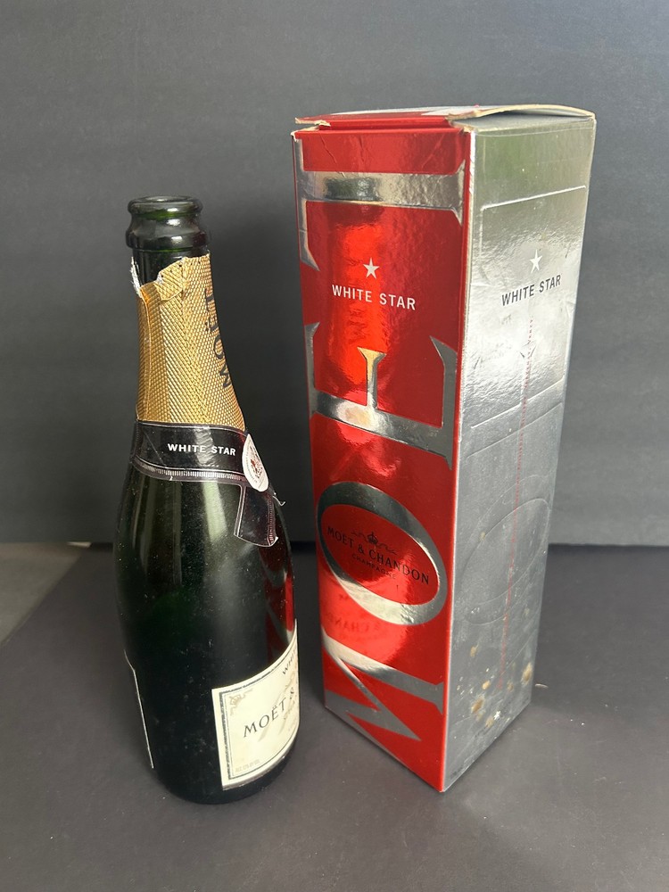 'WHITE STAR' Moet & Chandon 'Empty' Bottle and Gift Box - 2009 -