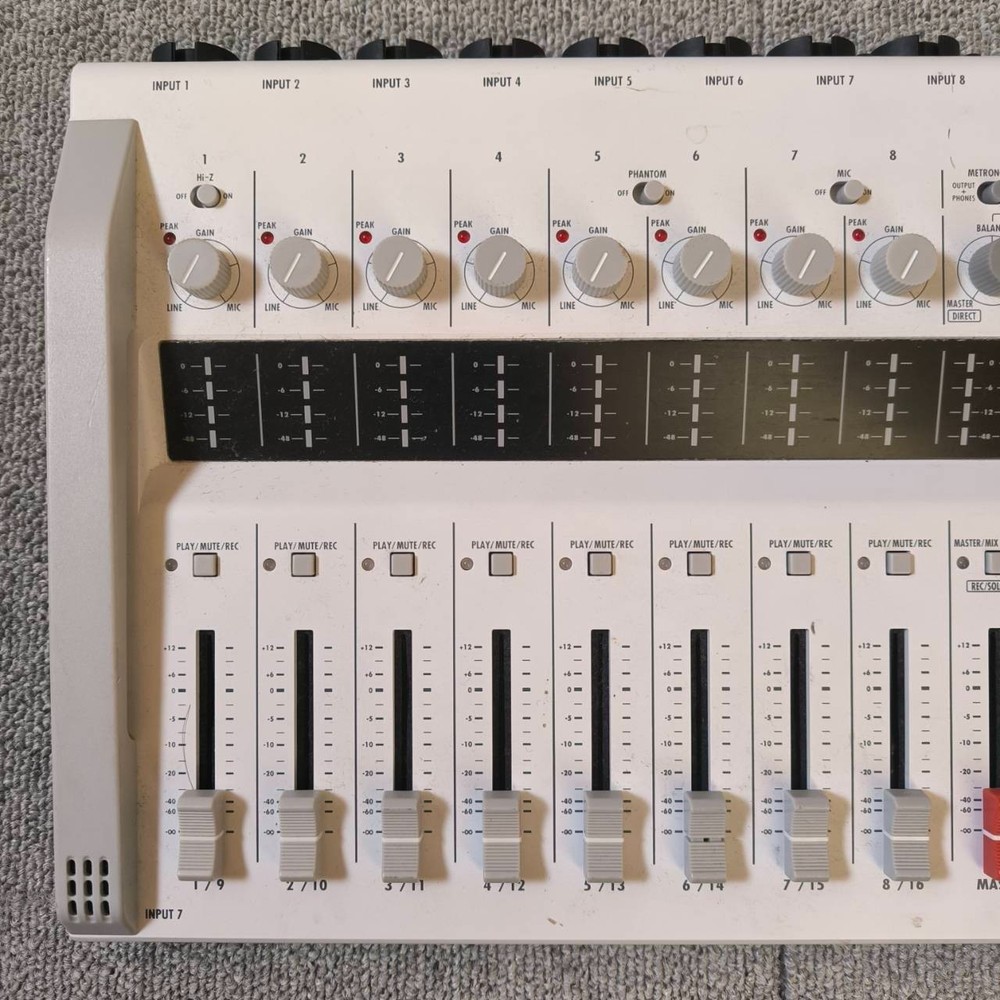 ZOOM R16 Portable Multitrack Recorder Controller and Interface Body Only ※READ