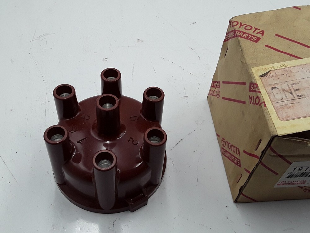 Toyota 19101-76006-71 Distributor Cap