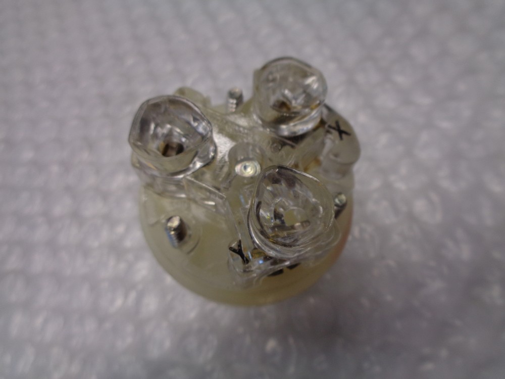 HUBBELL HBL2641 CONNECTOR BOTTOM NSNP