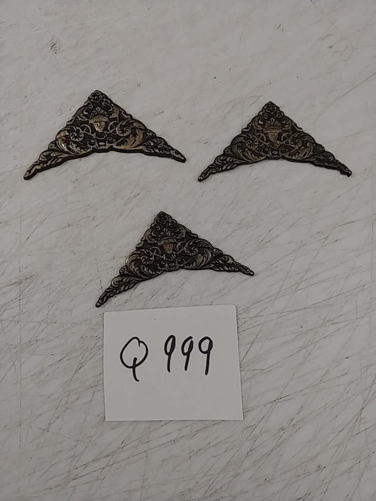 3 CLOCK / FURNITURE REPLACEMENT  DECORATIONS