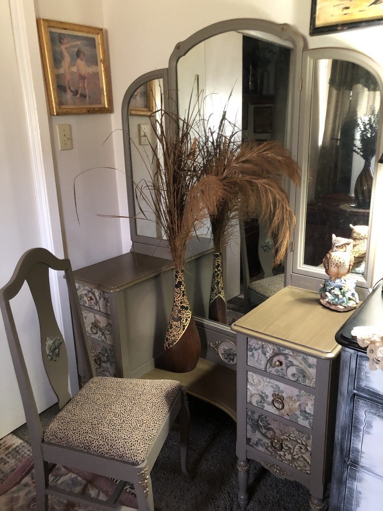 Antique Vanity 1920’s With Trifold Mirrors