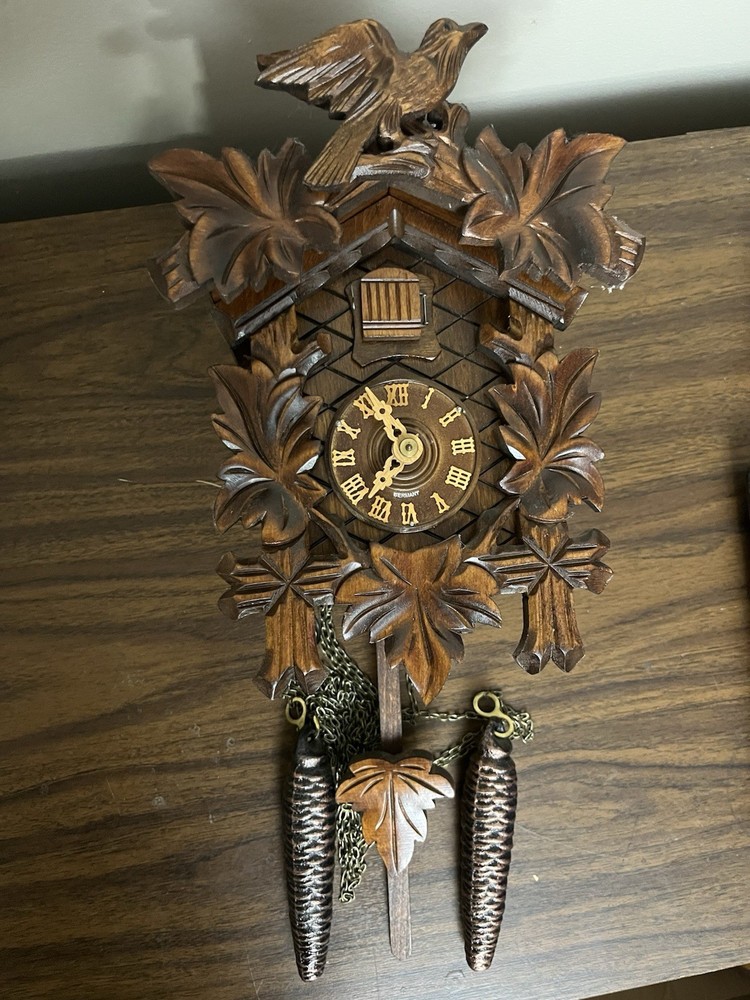Cuckoo Clock German Black Forest working  1 Day