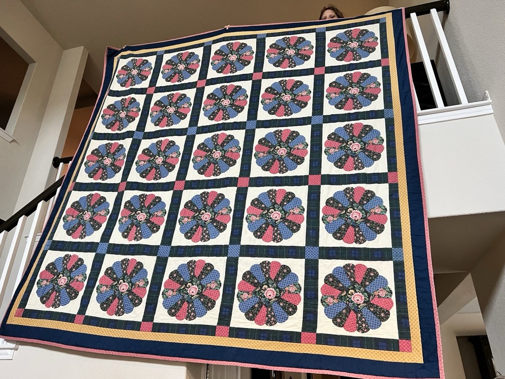 Vintage Dresden Plate Pattern Quilt 95”x95”