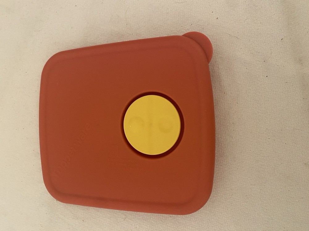 Tupperware Rectangle Lid Red Microwave Vent 3386A-4 Yellow U.S.A. Replacement