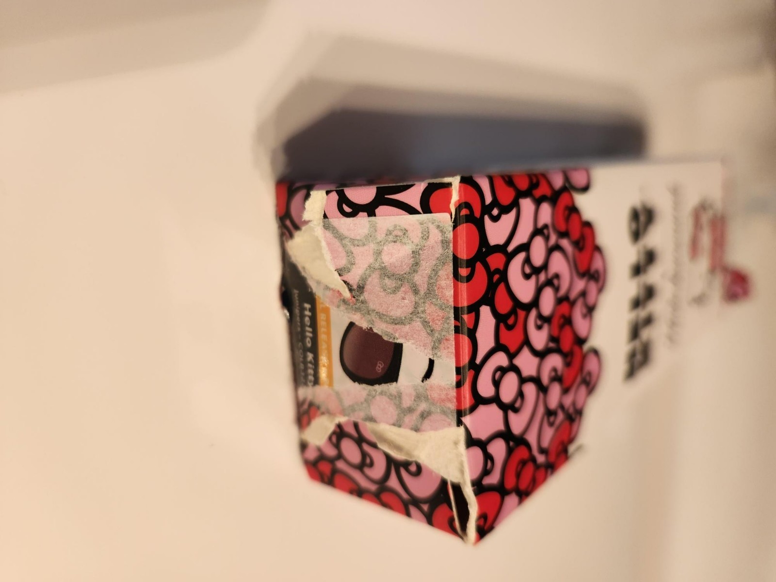 Knockaround Hello Kitty “World of Bows” Sunglasses & Pouch