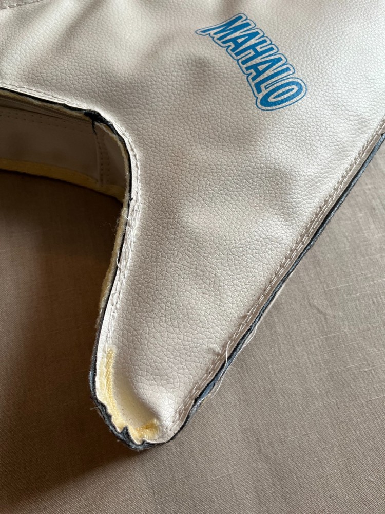 MAHALO UKULELE FLYING V BLACK