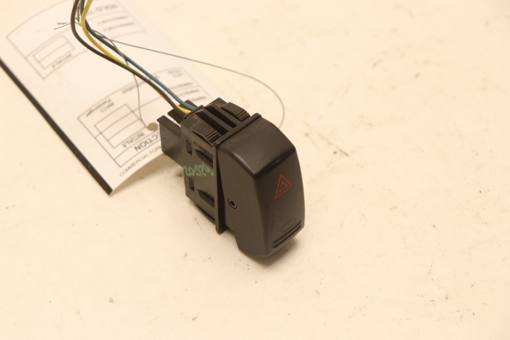 2018-2023 PETERBILT 579 PACCAR HAZARD LIGHT WARNING SWITCH BUTTON OEM