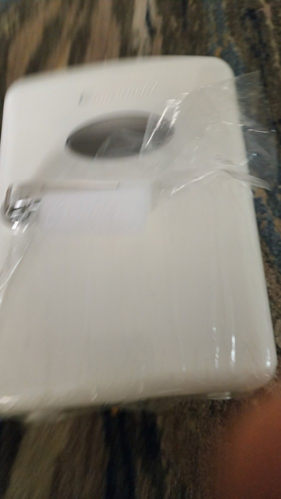 CutieWorld 6 Can/4L Mini Personal Refrigerator White