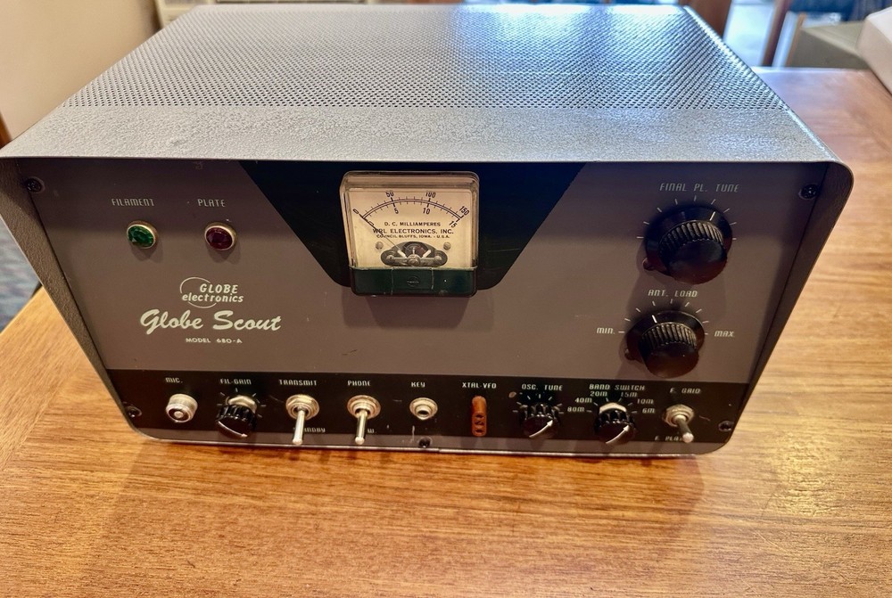 Globe Scout 680-A Transmitter WRL Electronics - Untested Estate Tube Lights Up