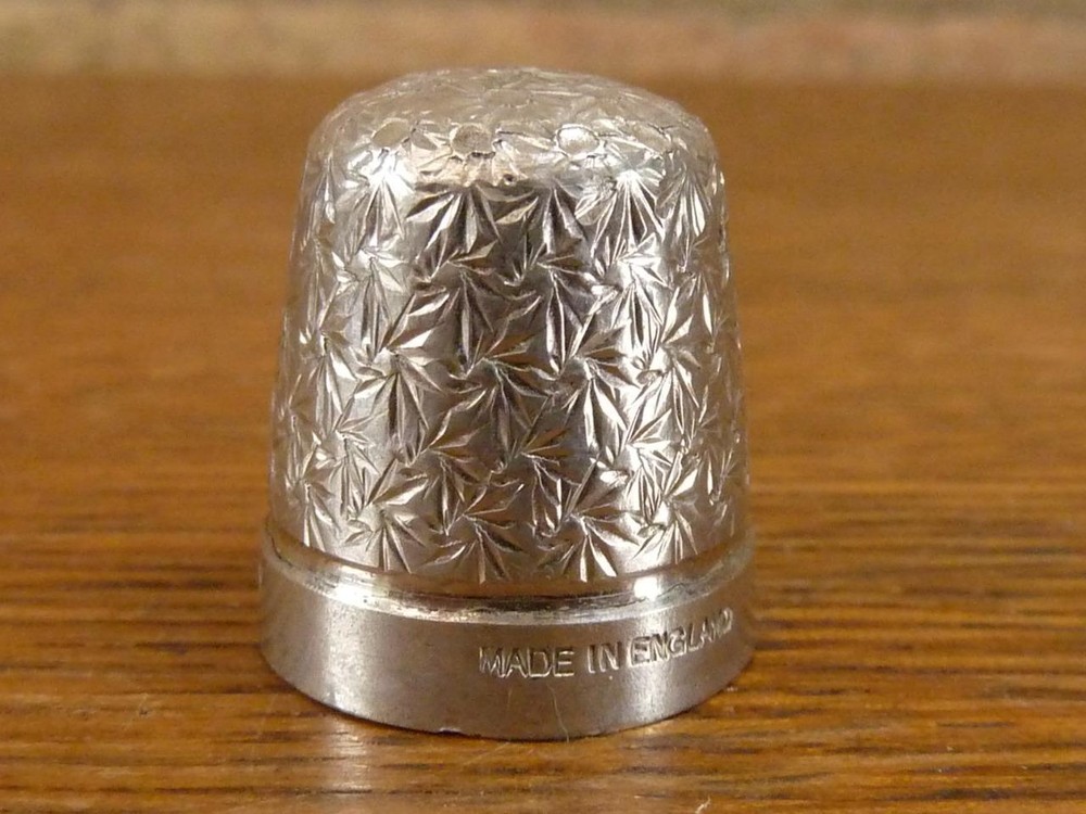 A nice Antique size 15 Thimble Sterling silver