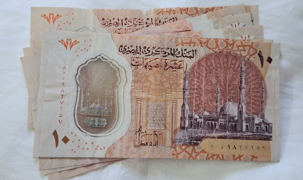 (1) 2022-24 Egypt 10 POUNDS Note - Authentic P-81 Btr Circ Polymer Nice Edges