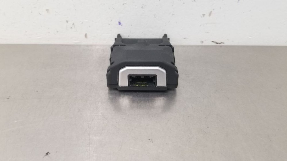 18 GMC YUKON DENALI FORWARD FACING CAMERA WINDSHIELD MOUNTED 84505296