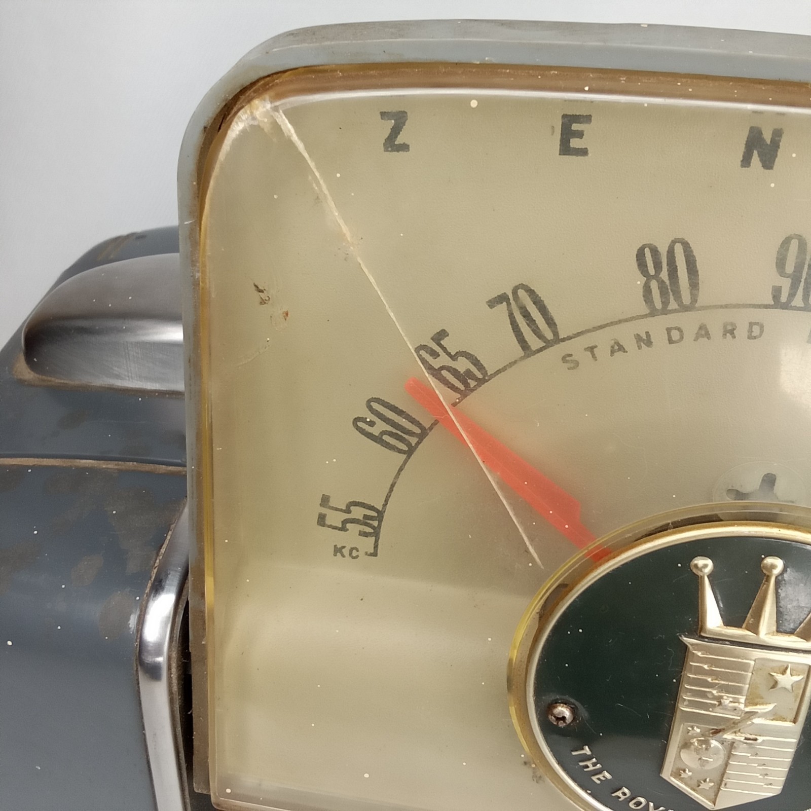 WWII Era Bakelite Portable AM Radio Zenith Tip-Top Holiday Gray 1940s