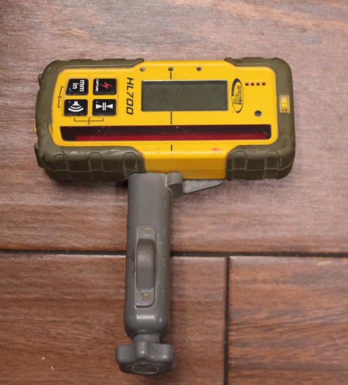 (RI3) Spectra Precision LL500 Long Range Self-leveling Level w/ HL700 Receiver