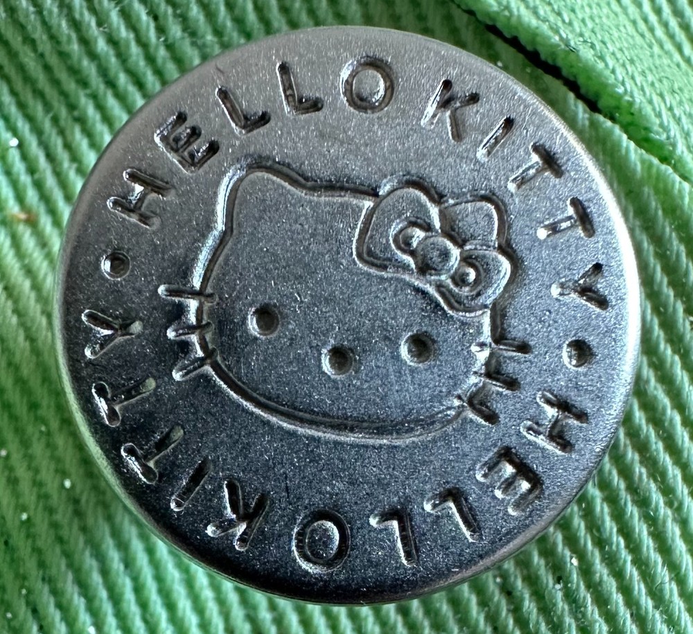 2 Vintage Hello Kitty Snap Buttons