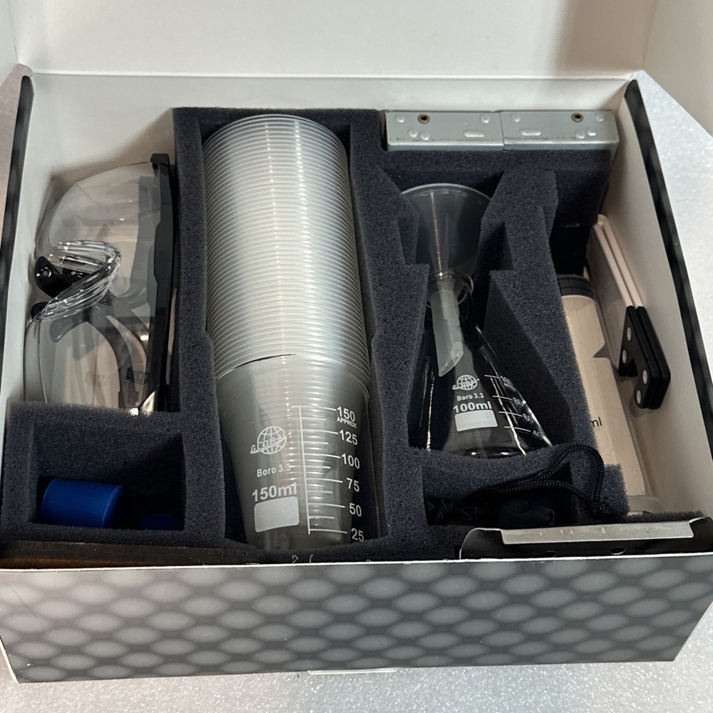MEL Chemistry Starter Kit w/ 2 Sealed Experiments and VR Headset Science **READ*
