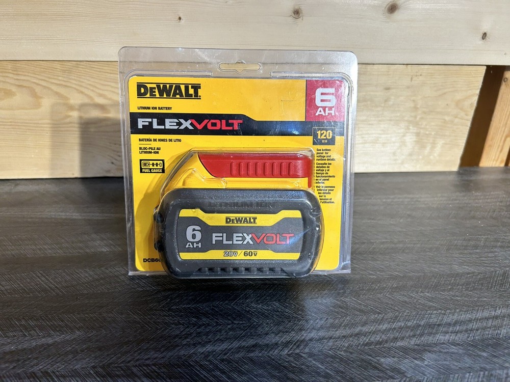 DEWALT DCS381B 20V Variable Speed Reciprocating Saw + Battery