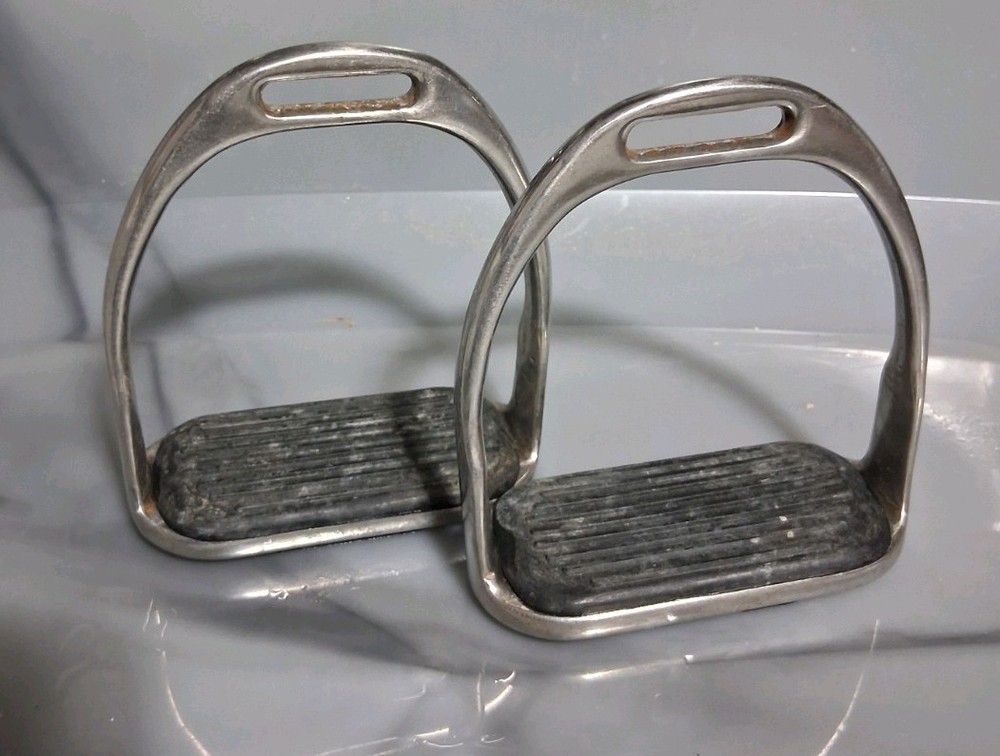 Pre-owned, English Stirrup Irons, 4.5"