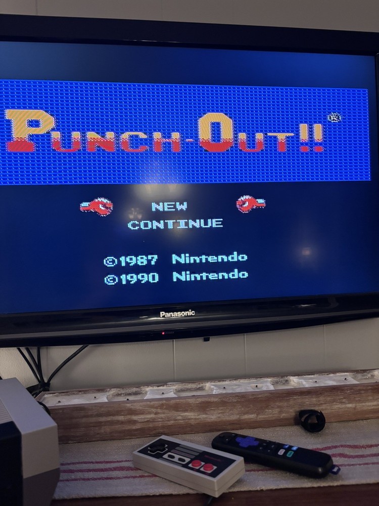 Nintendo NES-001 Console Bundle W/ 10 Games, 2 Controllers & Zapper