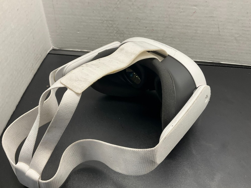 Meta Quest 3 128GB VR Headset ONLY - White Display unit