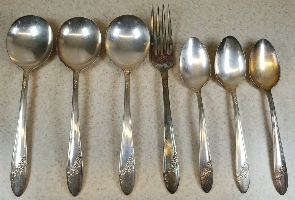 ONEIDA COMMUNITY SILVERPLATE TUDOR FLATWARE QUEEN BESS 7 PC. MISCELLANEOUS BATCH