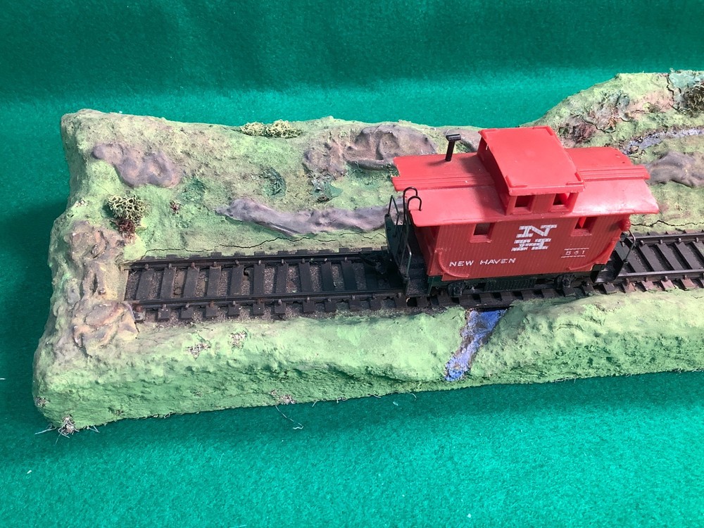 HO SCALE MOUNTAIN FOR TRAIN DISPLAY