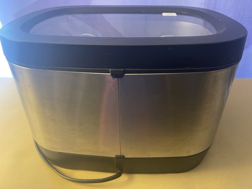 Dash Chef Series 8.5 Quart Digital Sous Vide Cooker.