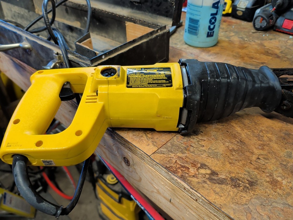 DEWALT DWE304 10 Amp Reciprocating Saw