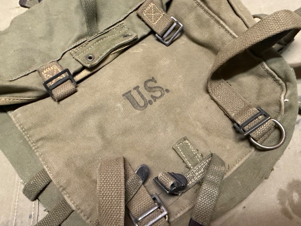 ORIGINAL WWII US ARMY M1945 UPPER COMBAT FIELD PACK & SUSPENDERS- 1945,