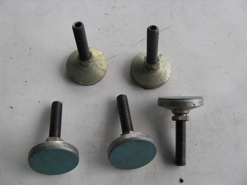 Swivel leveling jacks/with turcite