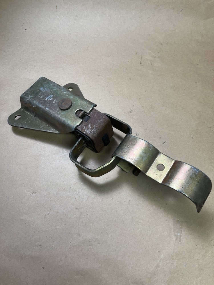 CHEVY GMC EXHAUST TAILPIPE HANGER BRACKET 14034516