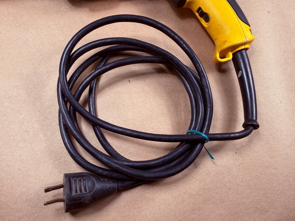 DeWalt Corded Drill DW236 1/2'' (13mm) VSR Keyless Chuck With Handle, Case