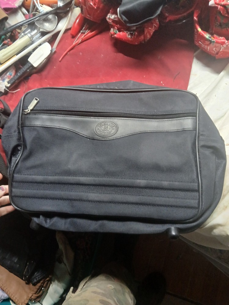 Lewis & Hyde original unisex black strap carry-on accessory bag