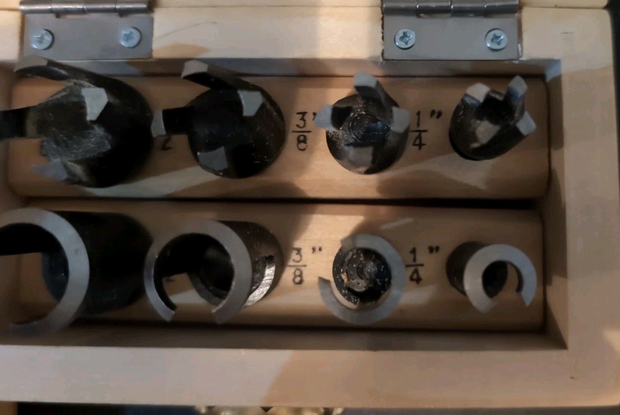 SET OF EIGHT 5/8"-1/4" STRAIGHT SHANK ROUTER BITS And Titanium 1"-1/4"