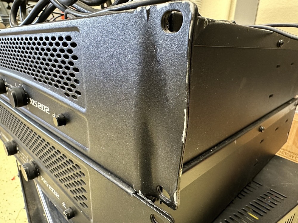 Crown XLS202 Amplifier