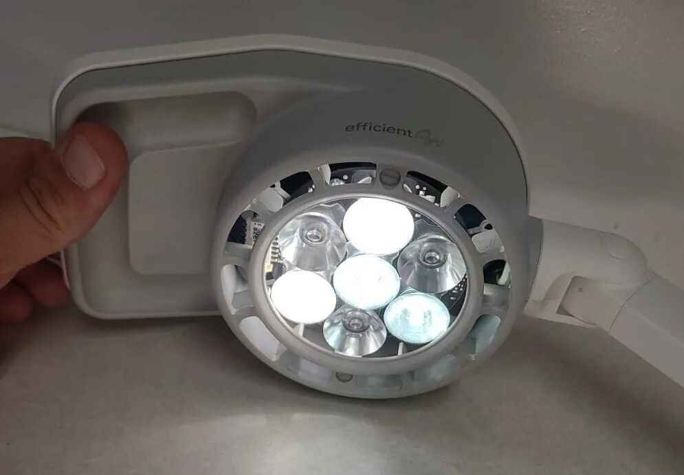 Dräger VarioLux Examination Light Neonatal Working