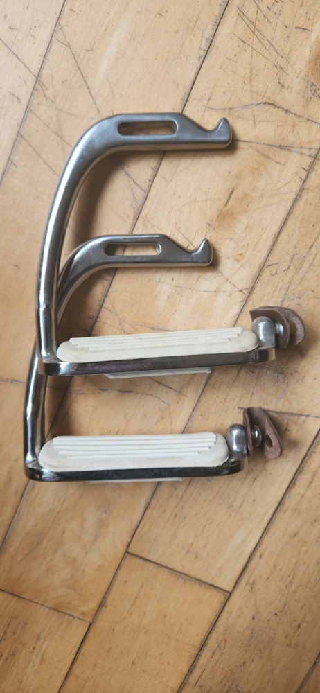 Peacock Safety stirrups, need new elastics