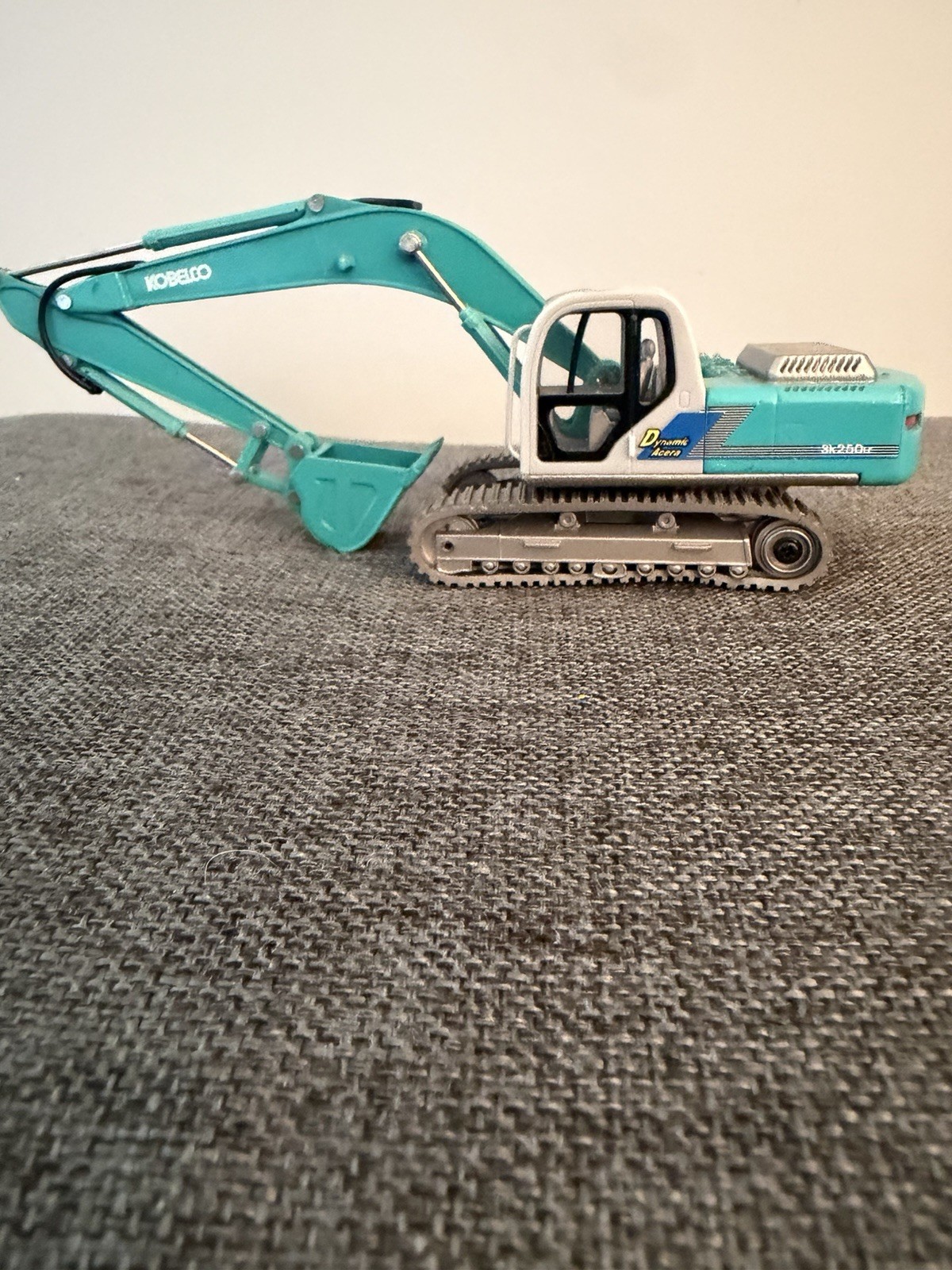 KOBELCO SK200-10 1/50 Scale Excavator Diecast Model Construction Machinery Japan