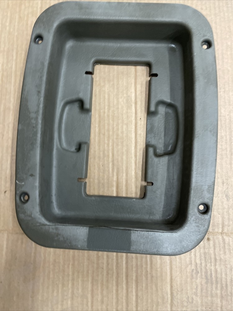 Peterbilt Cover-Ven Trim Used