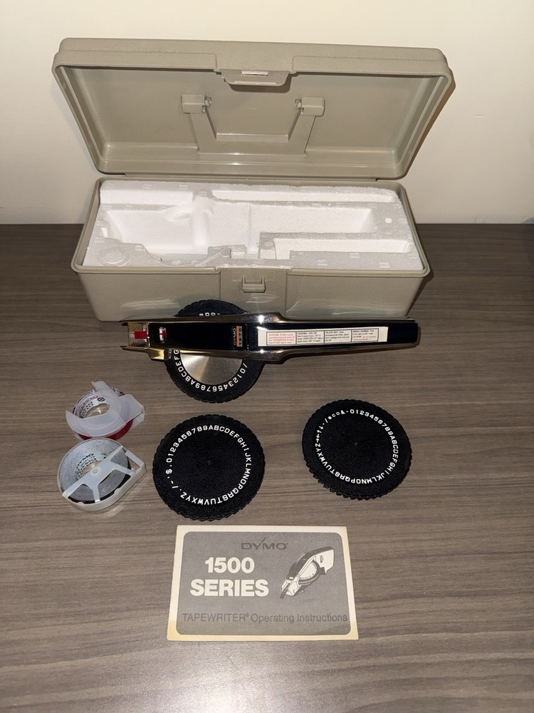 Dymo Model 1570 Manual Dial Type Label Maker Complete With Travel Case