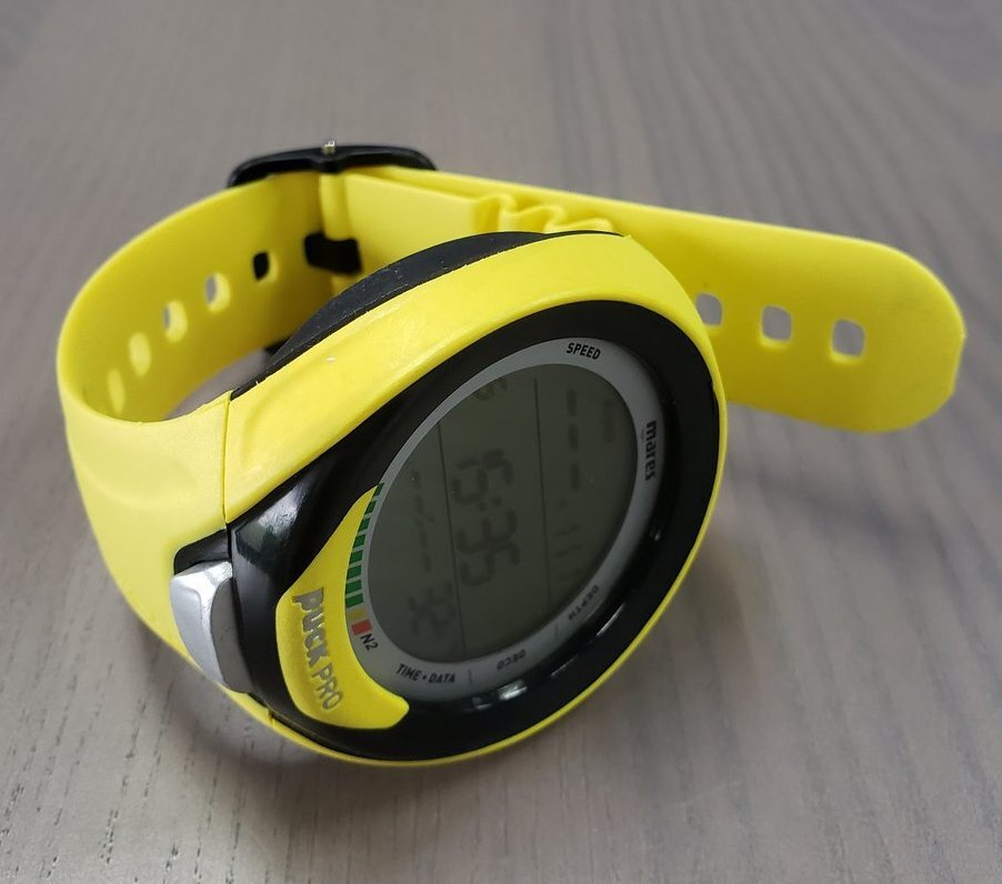 USED Mares Puck Pro Plus Scuba Dive Computer-Yellow / Black