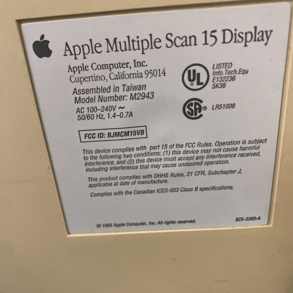 Apple Multiple Scan 15 M2943 15" Display CRT Powers On Damaged Shell Untested.