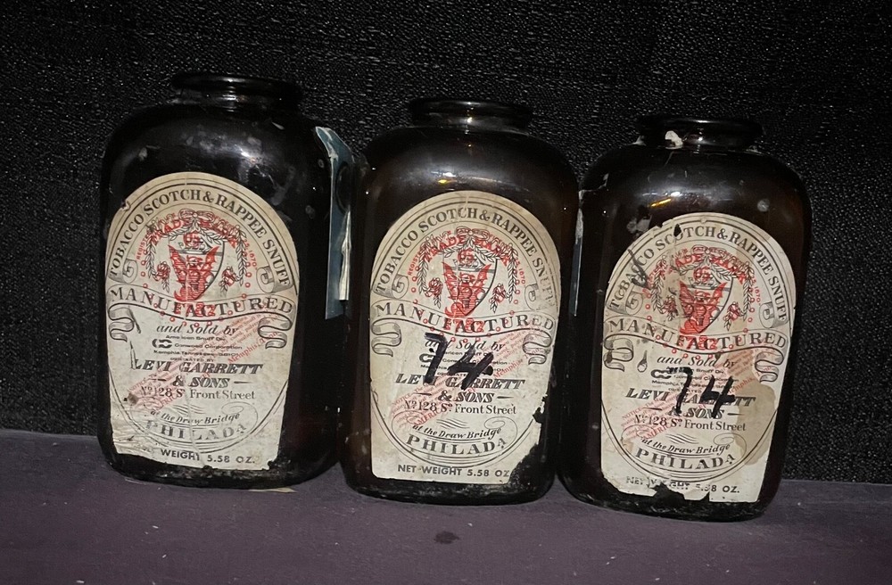LEVI GARRETT  SONS SNUFF BOTTLE--NO TOP