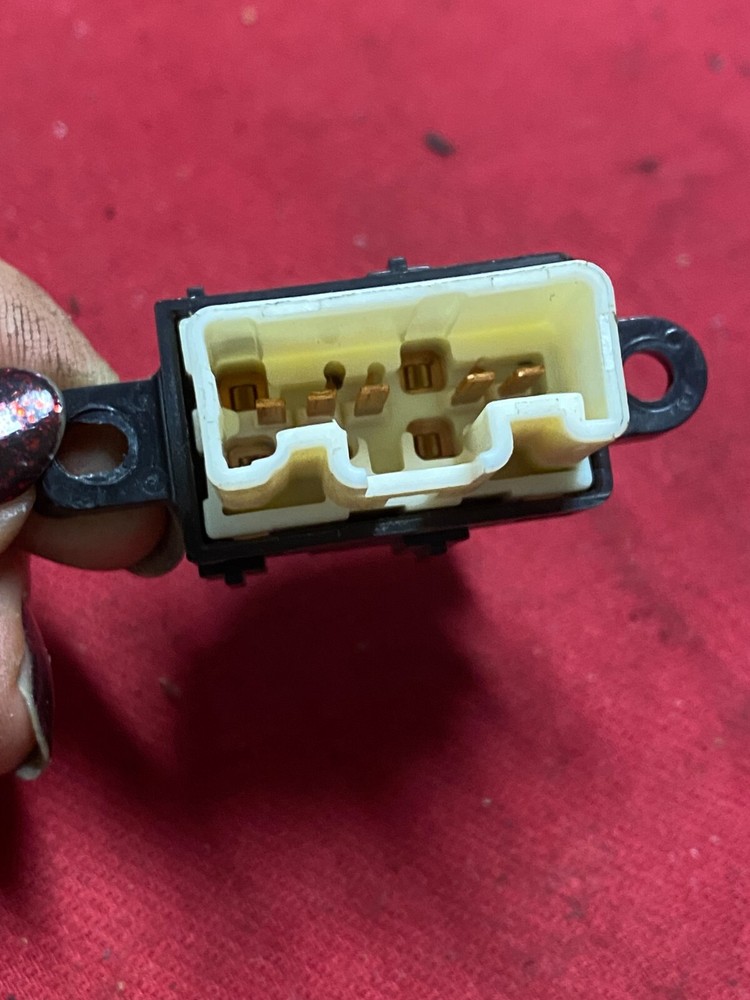 INTERNATIONAL CF500 WINDOW SWITCH 358-3B67