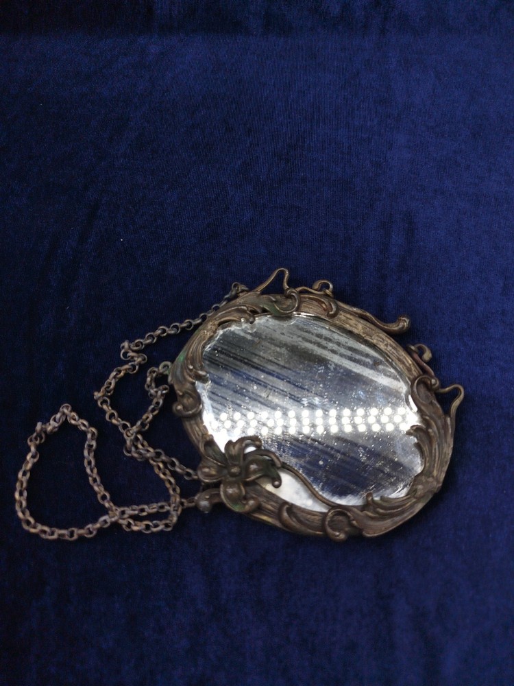 Decorative Hand Mirror With Chain 11x10cm