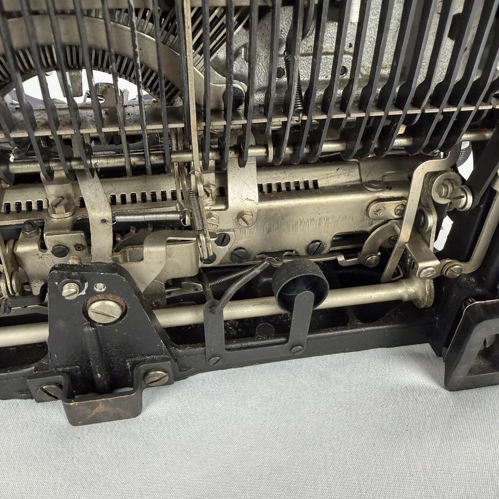 Remington Noiseless Model 7 Typewriter Working with Case