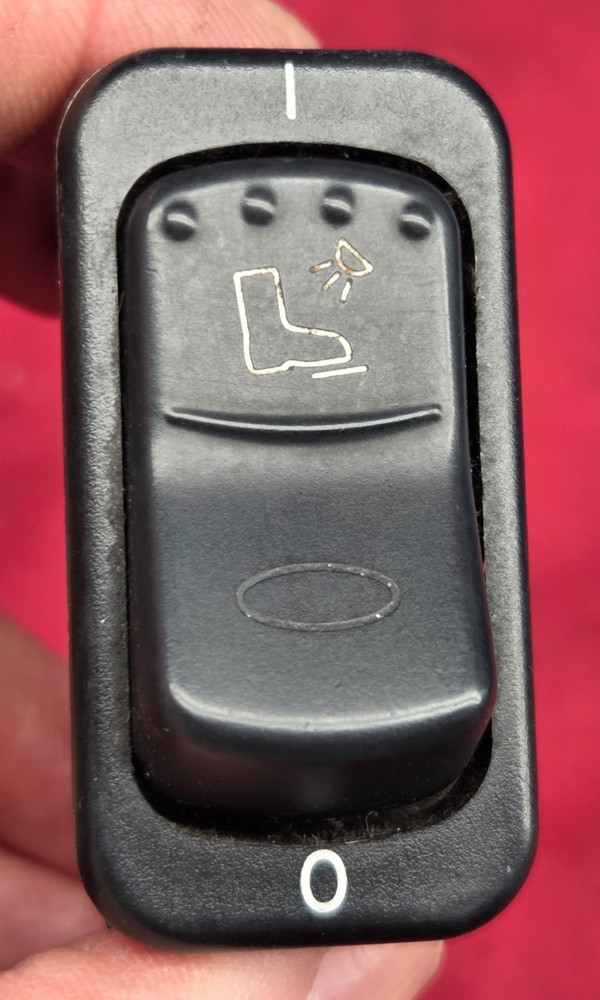 PETERBILT ROCKER  SWITCH, FOOTWELL LIGHT  16-07417-3JBEEF1A11