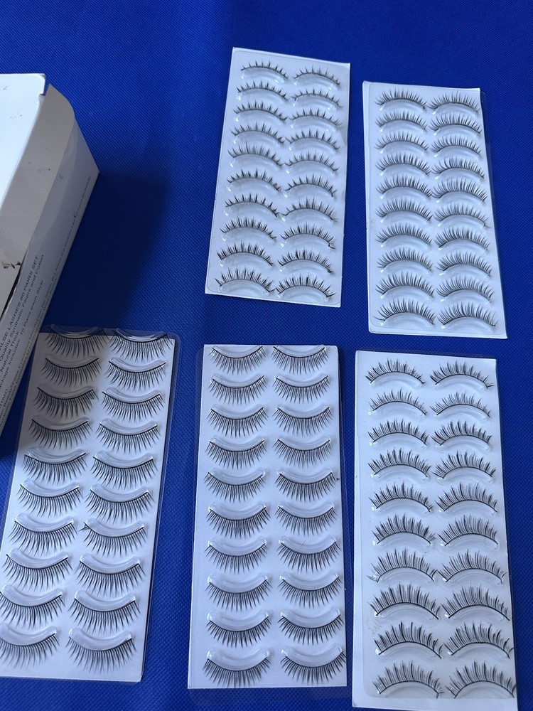 #A19 Lot of false eyelashes